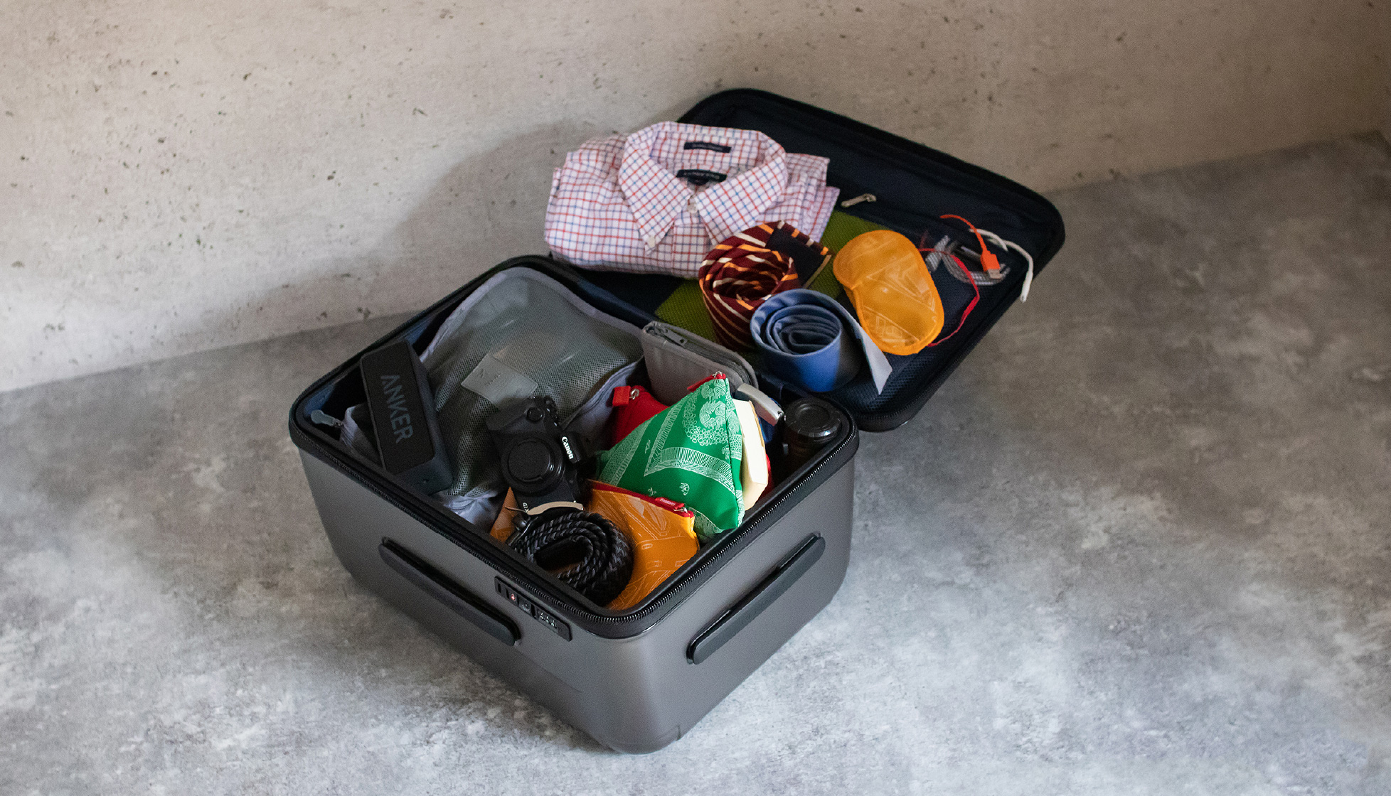 旅行グッズやキャンプギアなど深型設計なので衣装ケースに収納する感覚で効率よく荷物を収納できるボックスケース