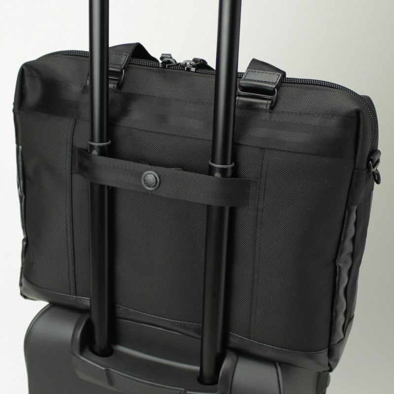 キャリーオン仕様でスーツケースとの併用、トラベル・出張にも便利