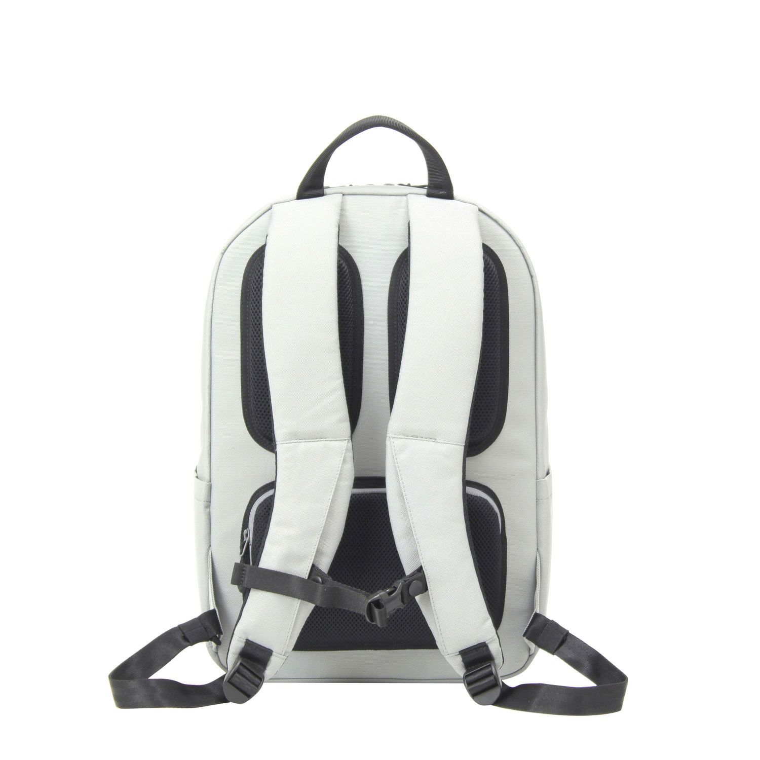 クールビズの夏服コーデにビジネスリュック、背面は蒸れにくいメッシュパットの3D立体設計