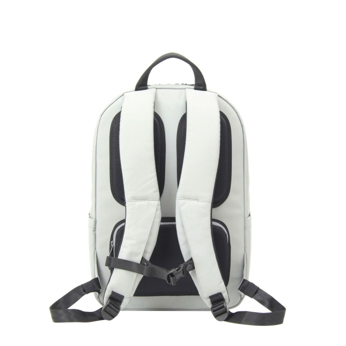 クールビズの夏服コーデにビジネスリュック、背面は蒸れにくいメッシュパットの3D立体設計