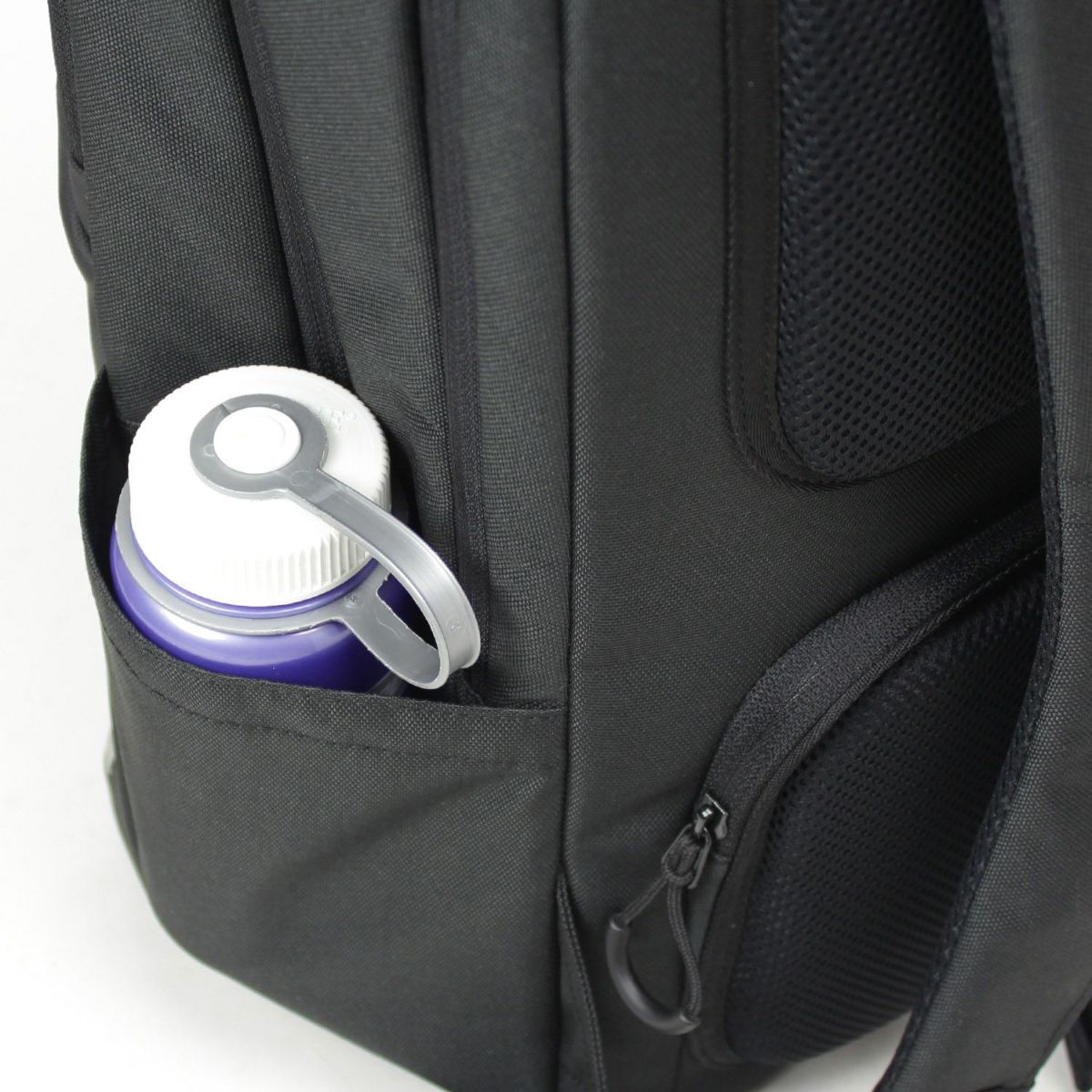 折りたたみ傘、ペットボトルやマイボトルなどの収納に最適なサイドポケット