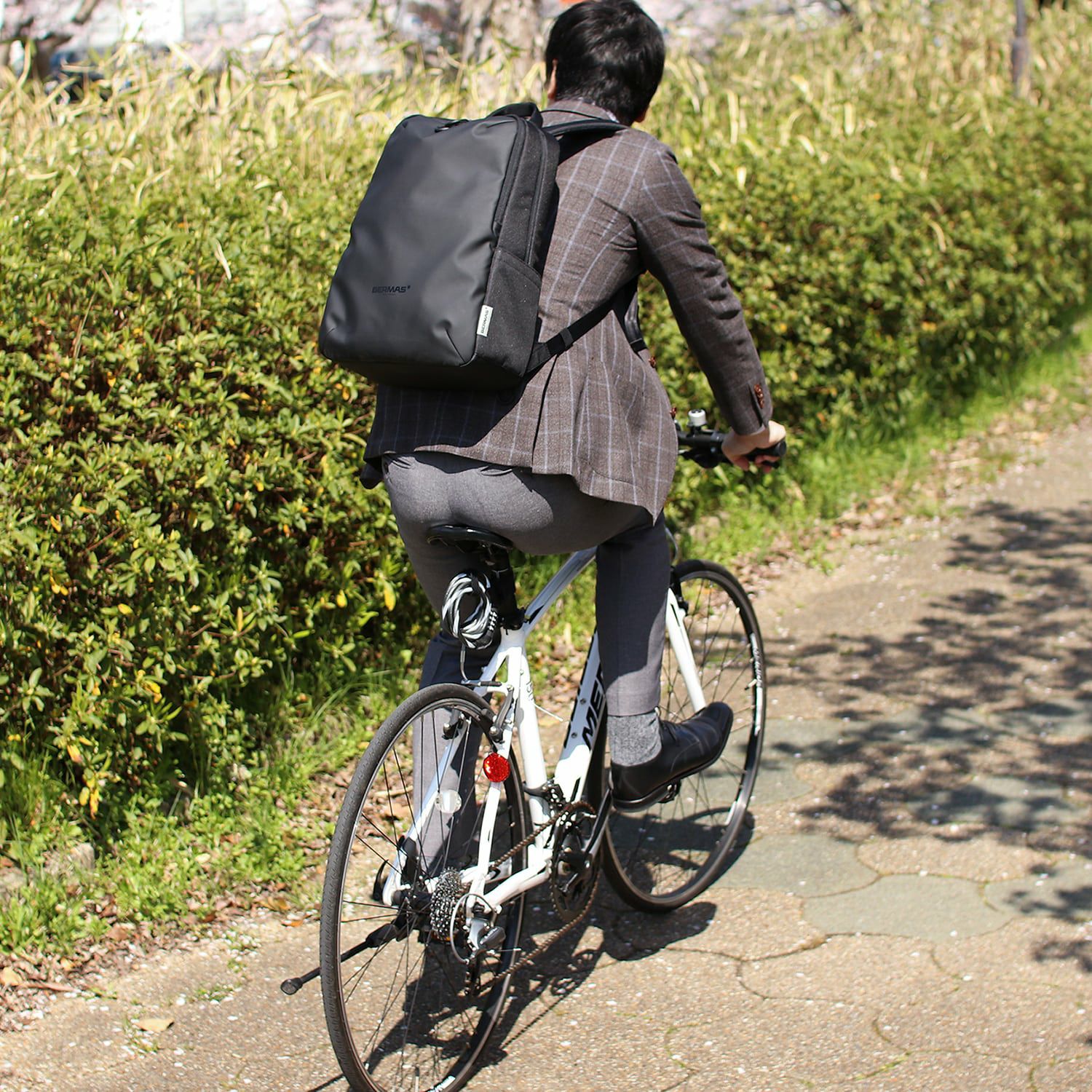 自転車通勤にも最適なリュック、スーツで通勤との相性も抜群