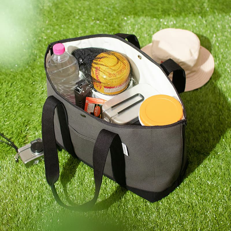 キャンプ用品やBBQグッズ、ピクニックアイテムなど出し入れしやすく大容量設計の2WAYオープントートバッグ
