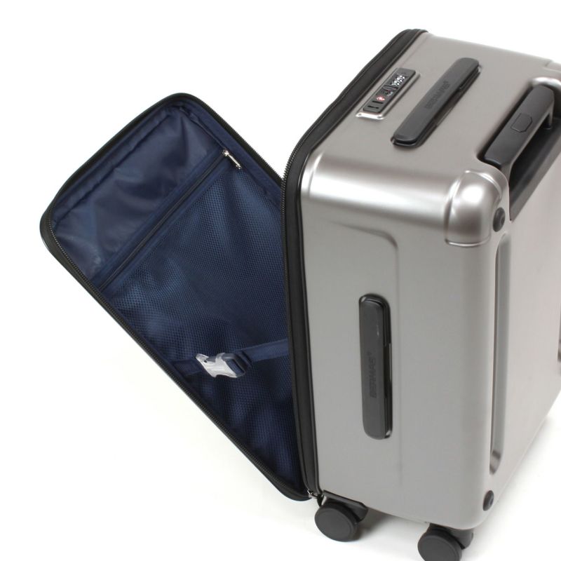 フロントパネル側にポケット付属で効率的な収納を実現、機内持ち込み対応サイズのスーツケース