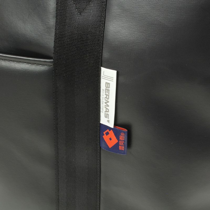 豊岡産の鞄の中でも、兵庫県鞄工業組合認定企業に生産され審査に合格した優良品「豊岡鞄」の認定をされたトートバッグ