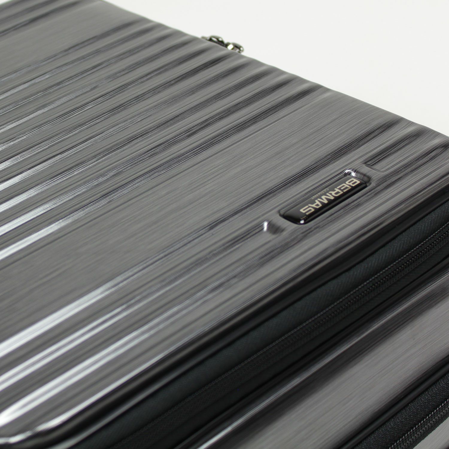 No.60523：フロントオープン スクエア4輪33L 39cm | BERMAS OFFICIAL