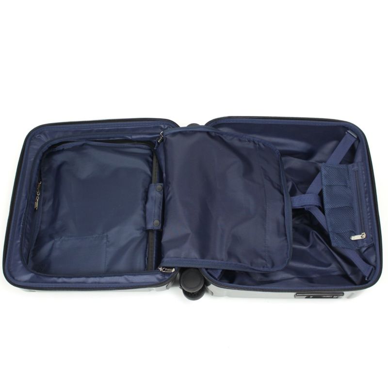 収納効率が高いレイアウトのメインルーム、機内持ち込み可能な小さいスーツケース