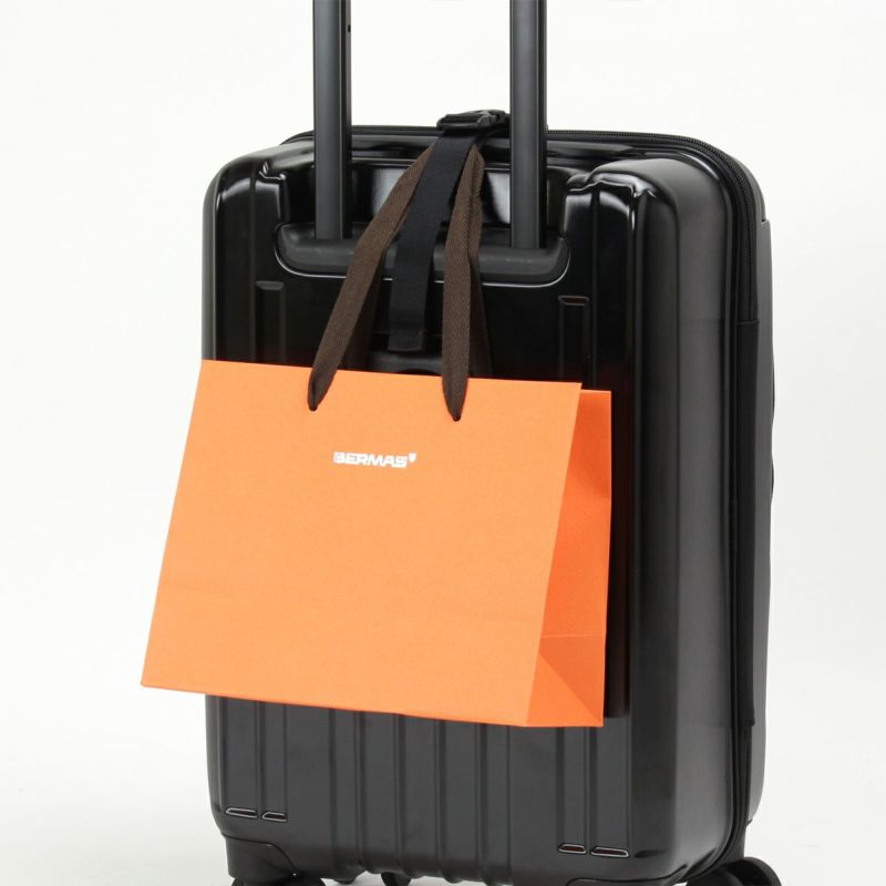 手荷物が増えたらバッグフックでスーツケースにまとめられる
