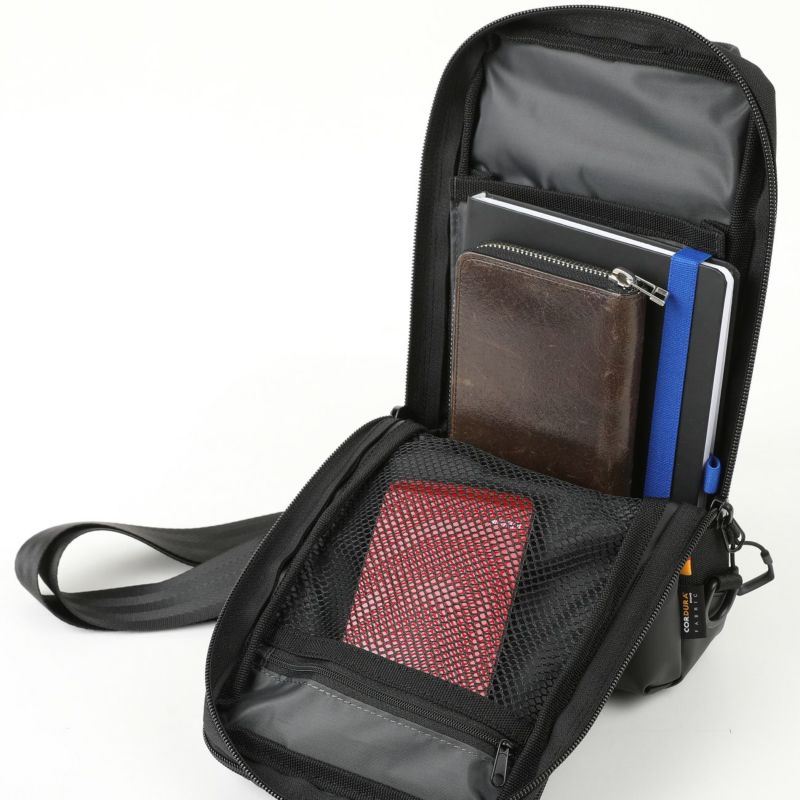 No.60622：クロスボディバッグ | BERMAS OFFICIAL WEB SHOP