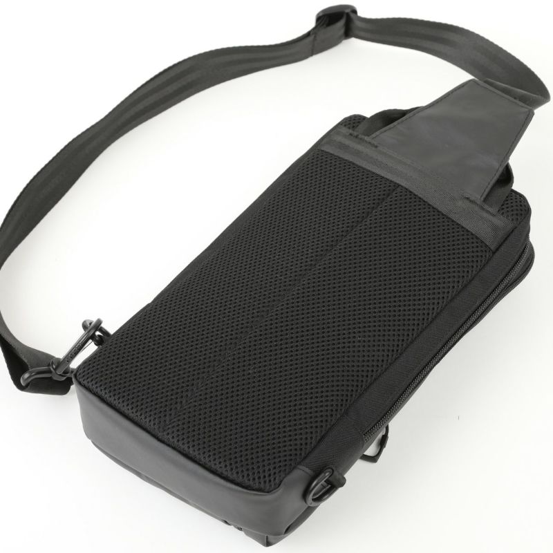 No.60622：クロスボディバッグ | BERMAS OFFICIAL WEB SHOP