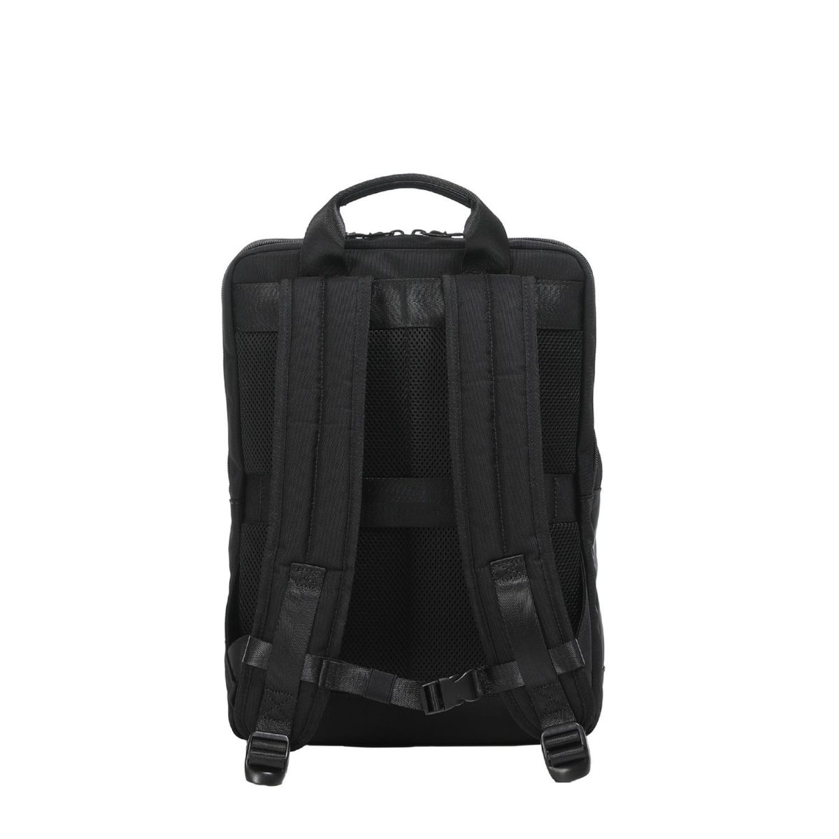 チェストベルトを付属し荷重を分散するので、大学生の授業が詰まっているなど荷物が多い時も安心