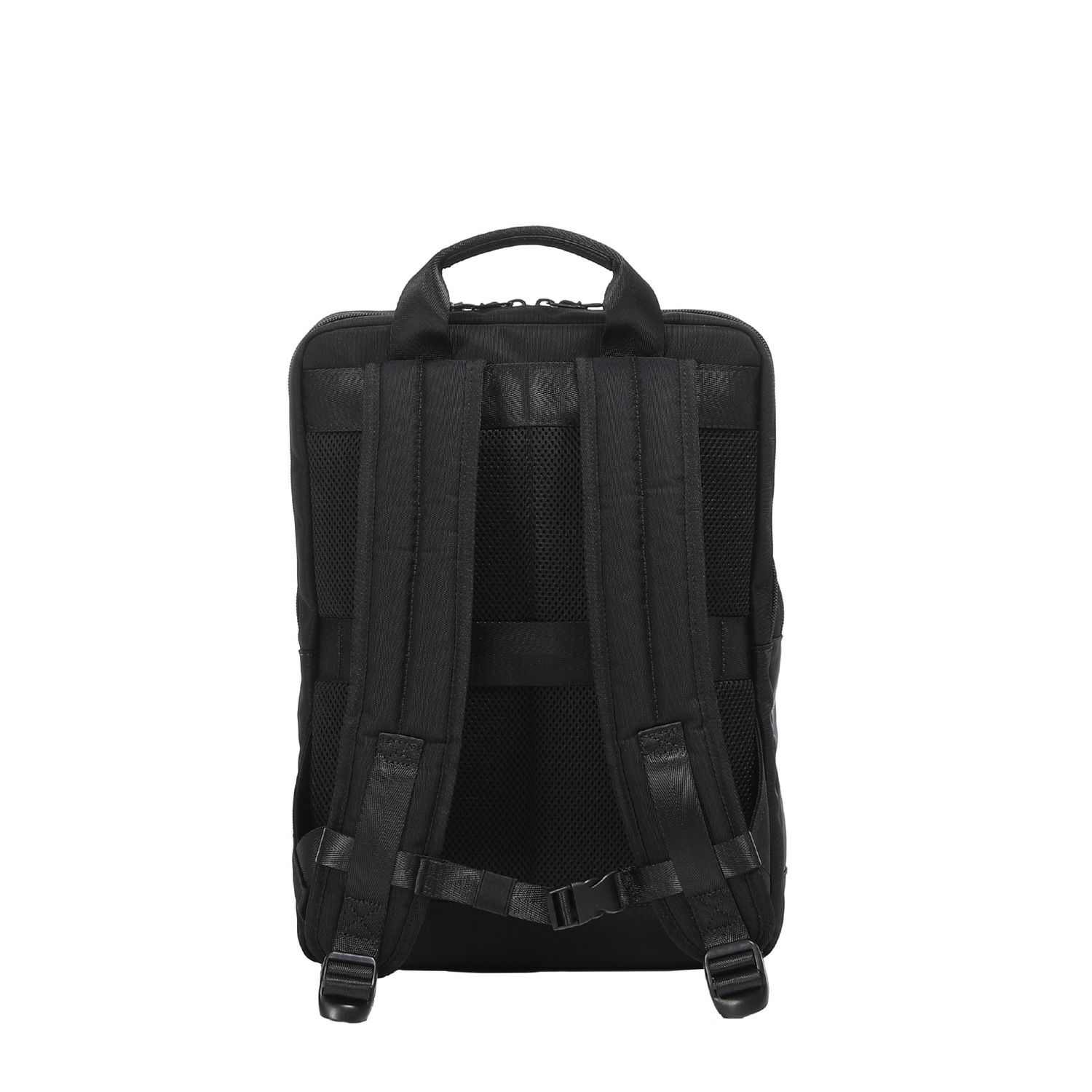 チェストベルトを付属し荷重を分散するので、大学生の授業が詰まっているなど荷物が多い時も安心