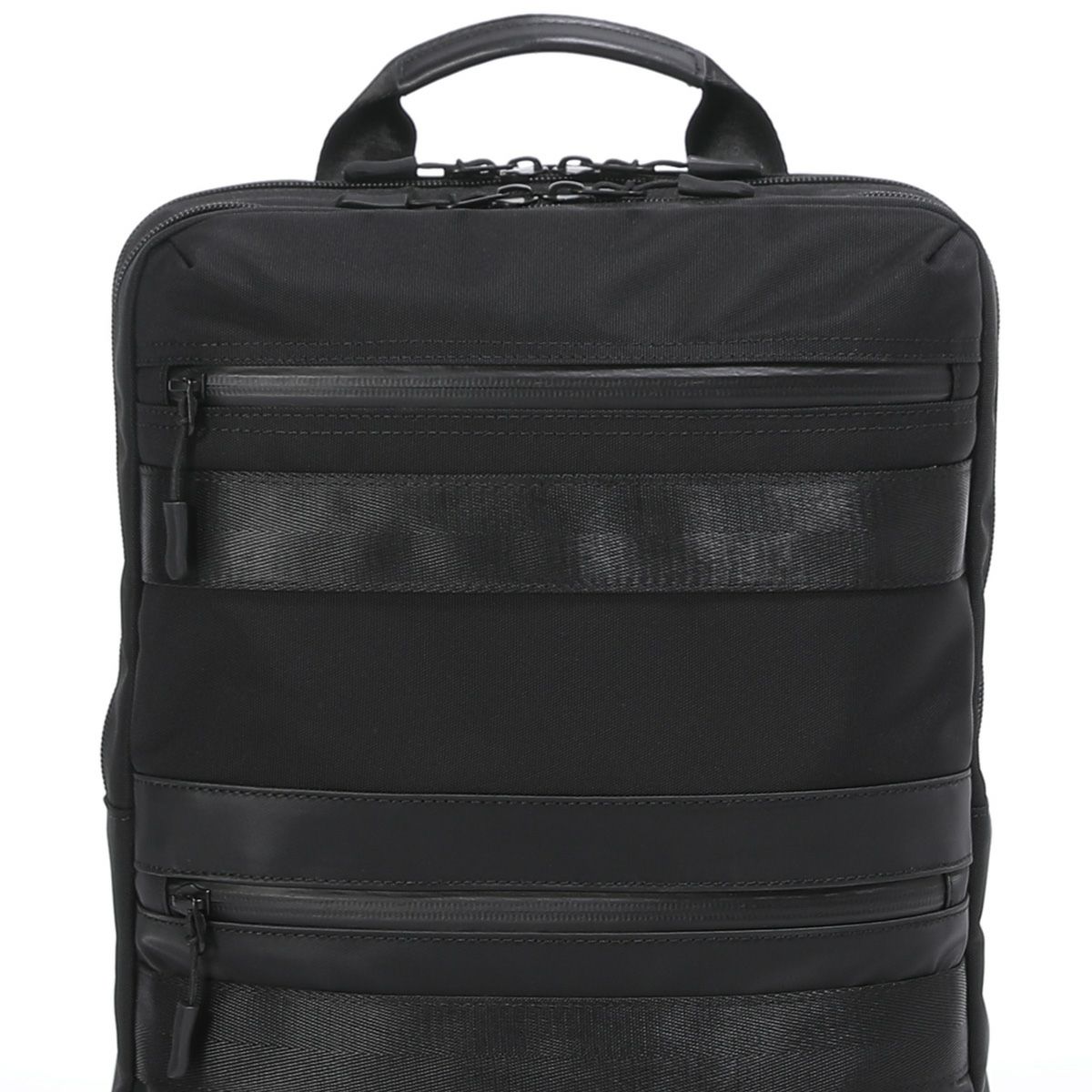 ビジカジスタイルにフィットした機能とデザインを両立させたバッグ