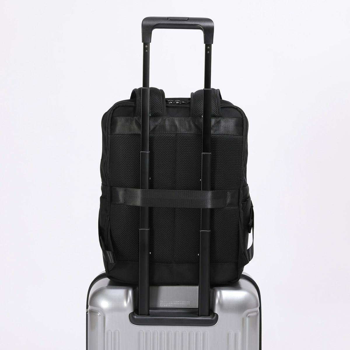 キャリーオン機能でリュックと併用も可能、通勤通学はもちろん旅行にも便利なナイロンリュック