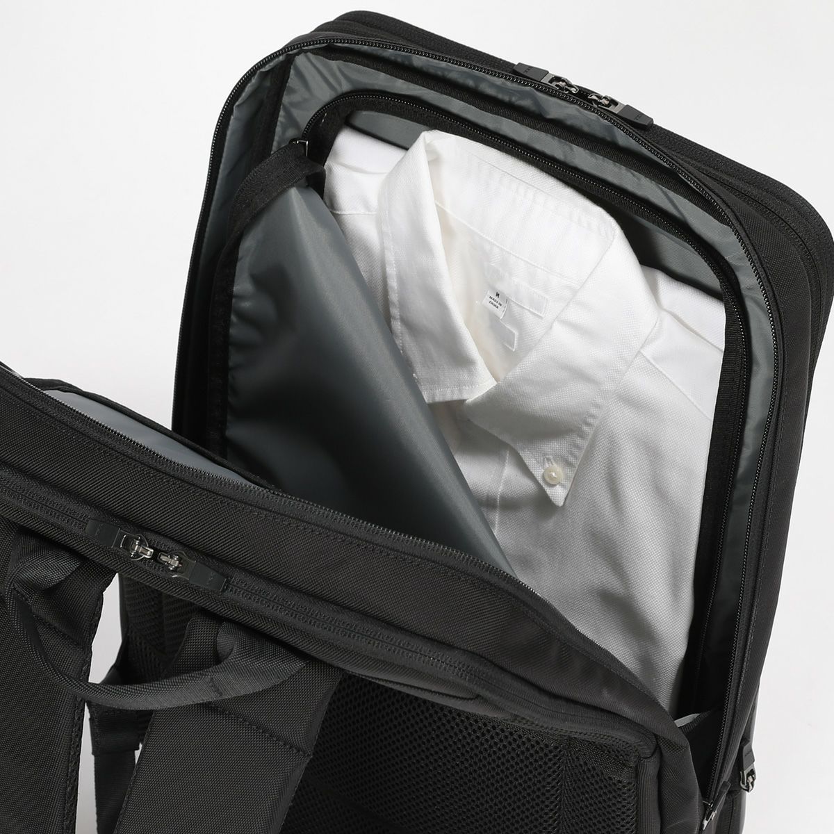 No.60659：2層リュック42cm EX6cm コーデュラブラック | BERMAS