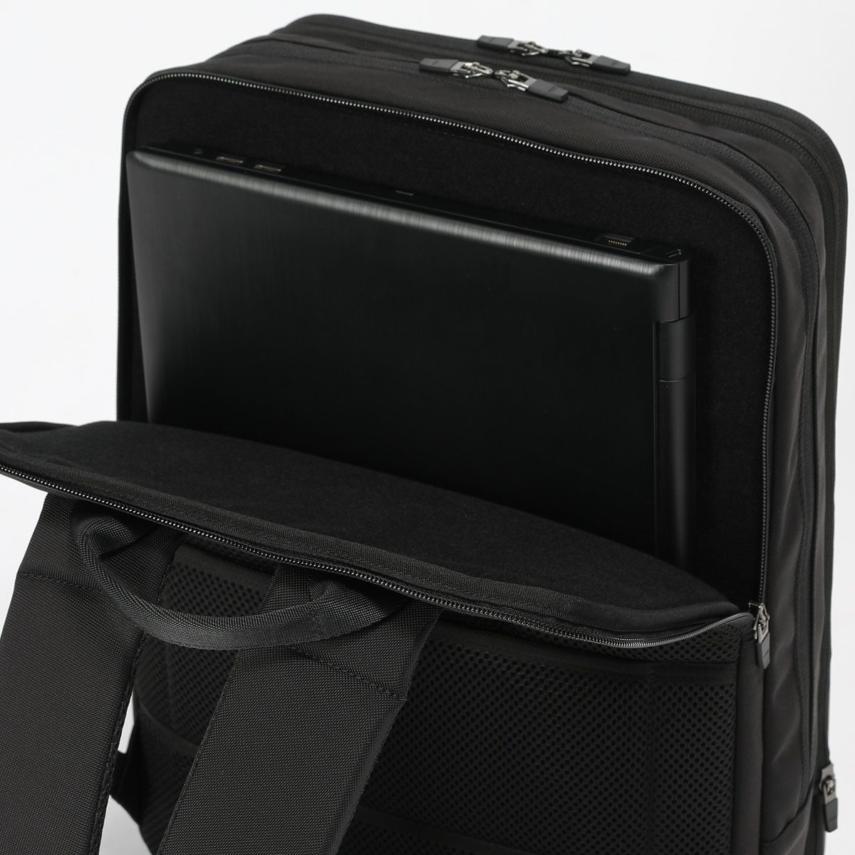 No.60659：2層リュック42cm EX6cm コーデュラブラック | BERMAS