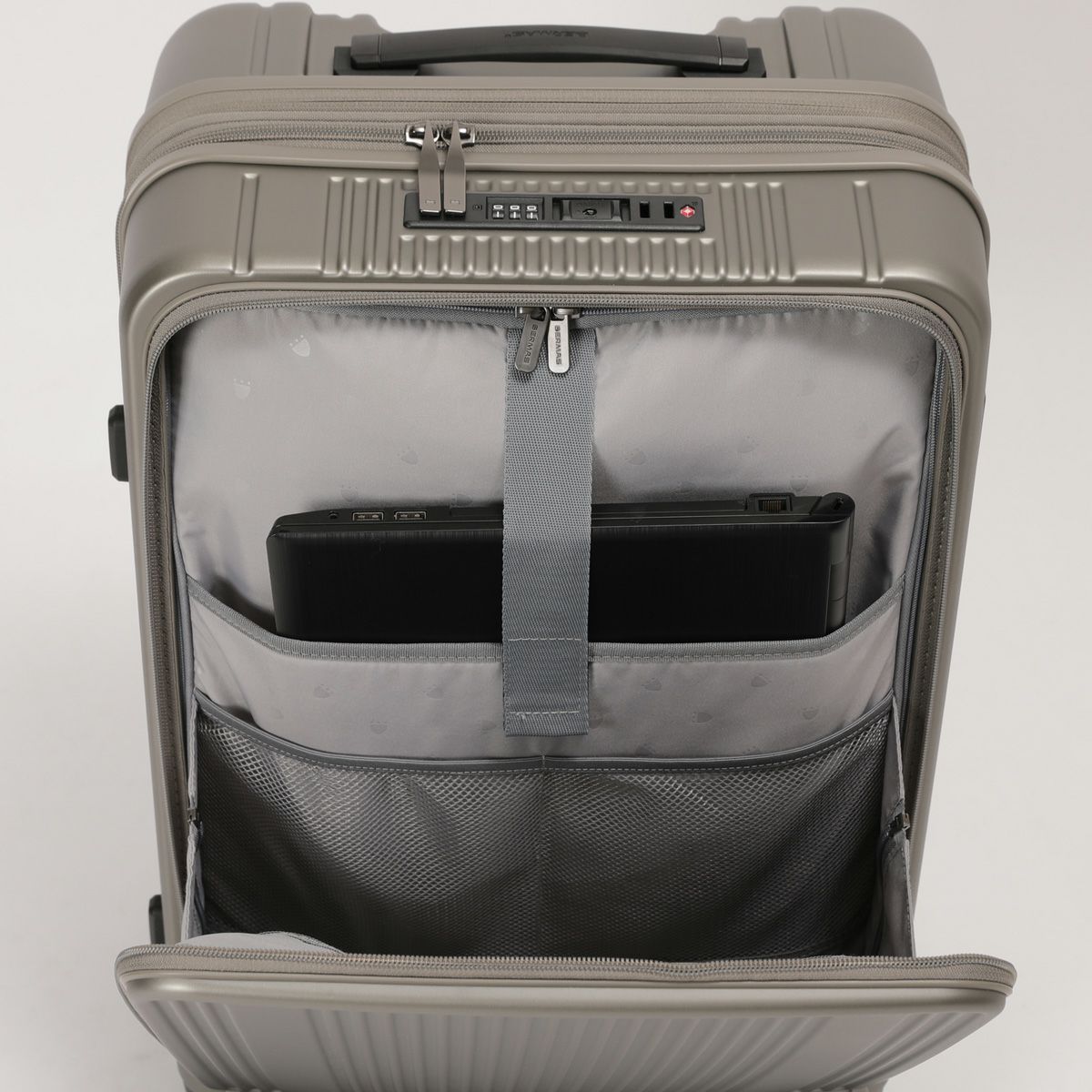 No.60556：フロントオープンファスナー54L 57cm | BERMAS OFFICIAL WEB