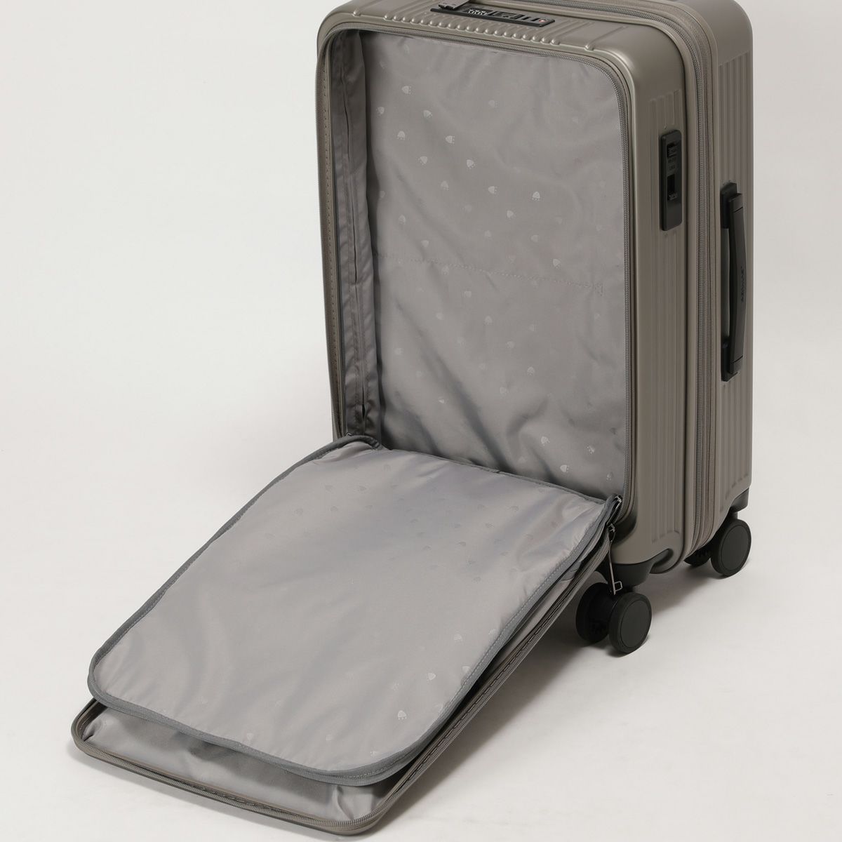 No.60556：フロントオープンファスナー54L 57cm | BERMAS OFFICIAL WEB