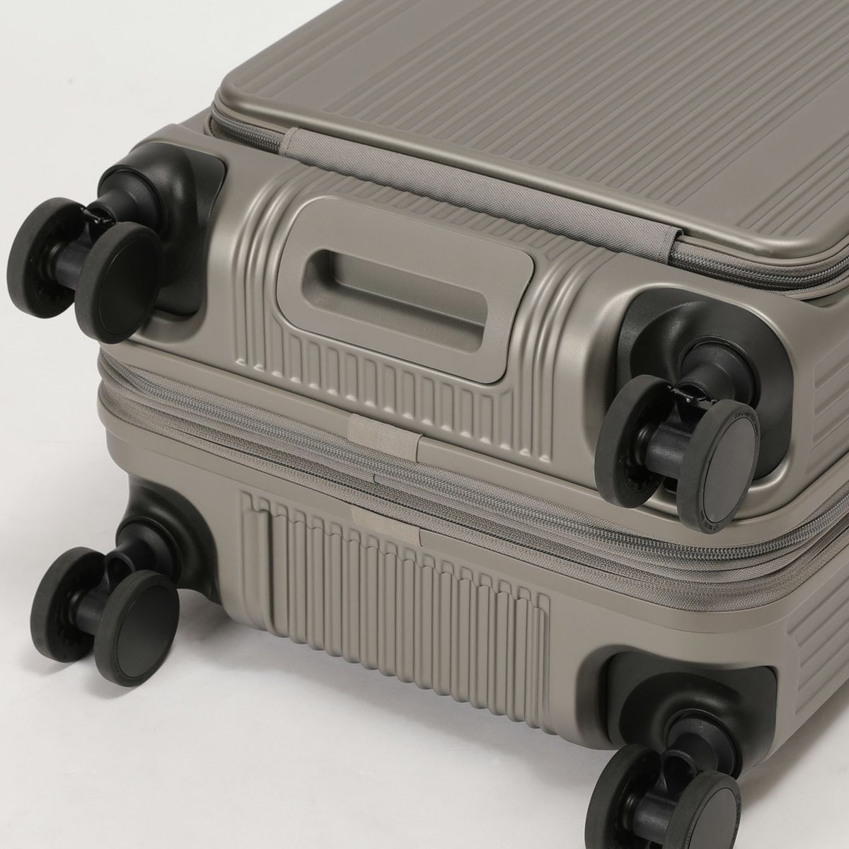 No.60556：フロントオープンファスナー54L 57cm | BERMAS OFFICIAL WEB