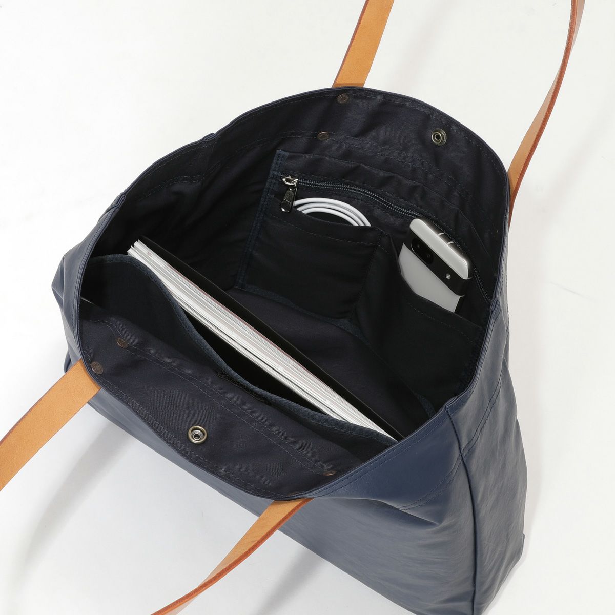 No.60604：横型トート（豊岡鞄）【PC収納可能なクッションポケット付属