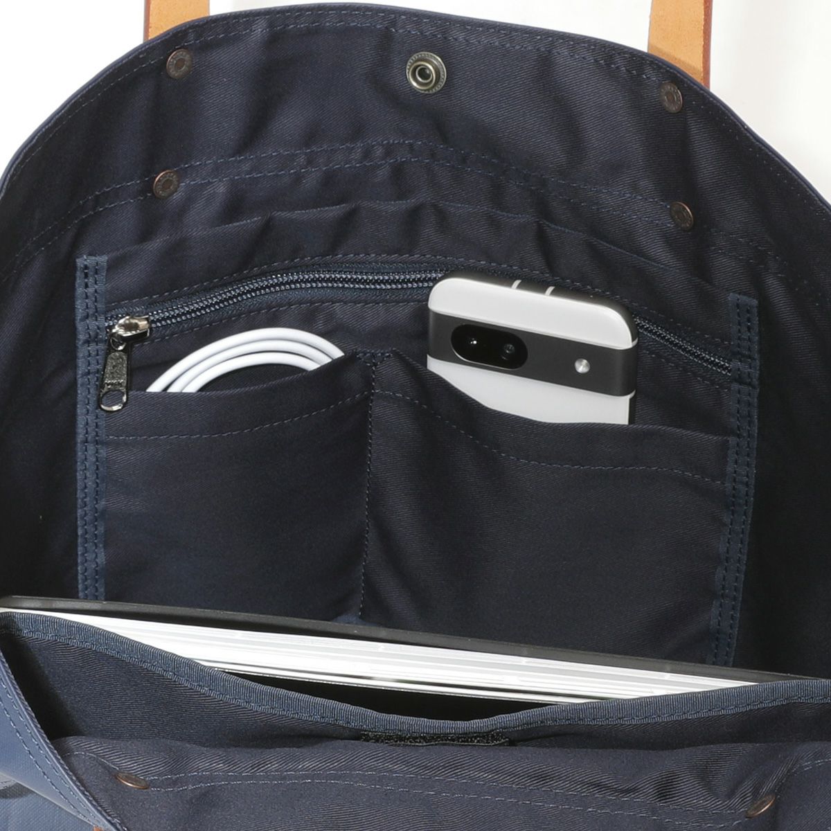 No.60604：横型トート（豊岡鞄）【PC収納可能なクッションポケット付属
