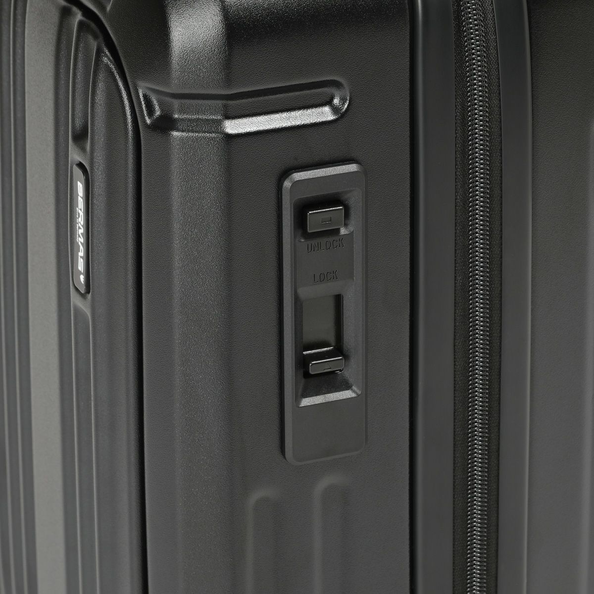 No.60565：[新仕様] ワンタッチフロントオープン 32L 39cm | BERMAS