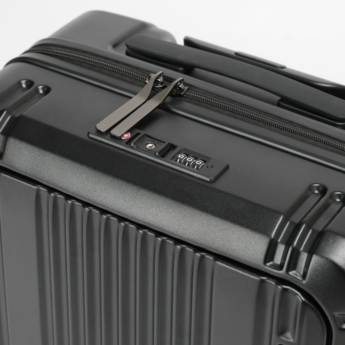 No.60565：[新仕様] ワンタッチフロントオープン 32L 39cm | BERMAS