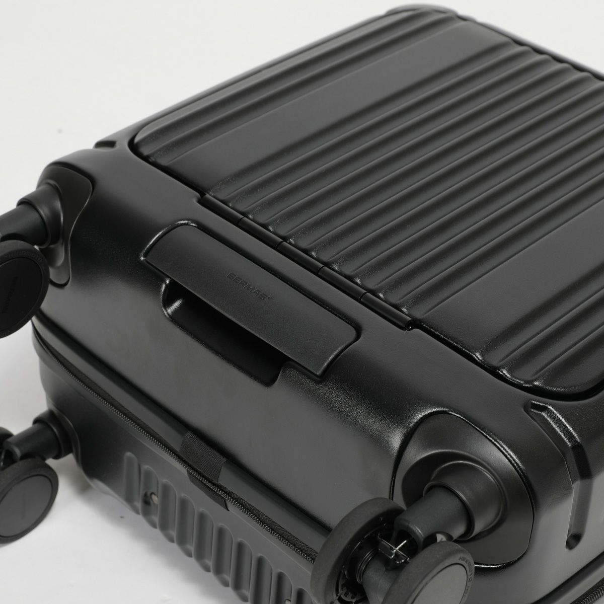 No.60565：[新仕様] ワンタッチフロントオープン 32L 39cm | BERMAS