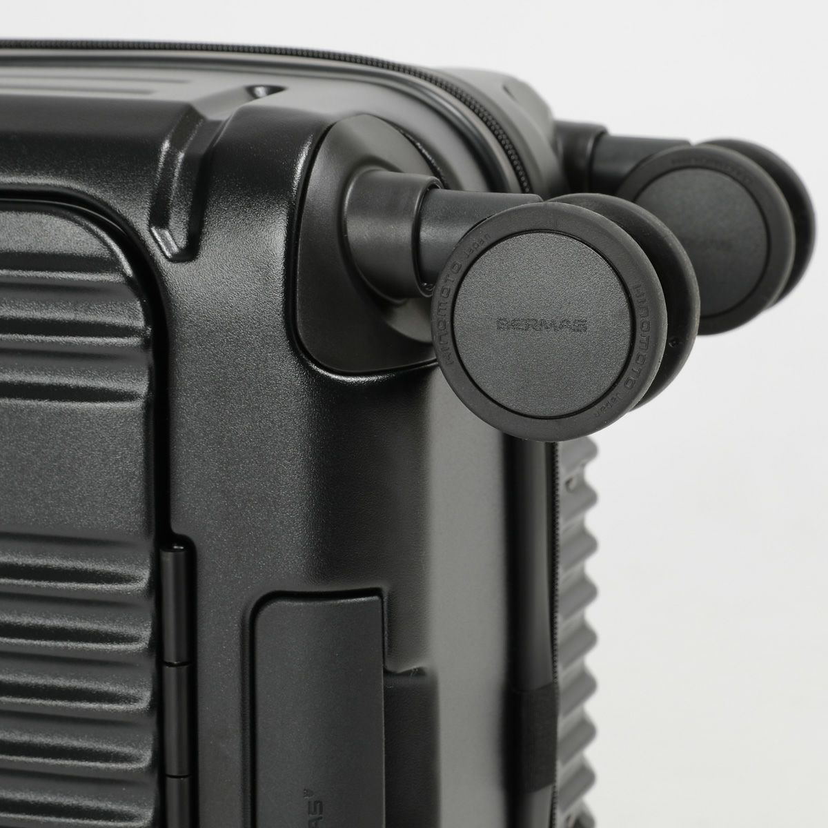 No.60565：[新仕様] ワンタッチフロントオープン 32L 39cm | BERMAS